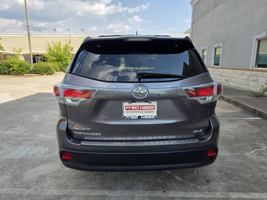 2016 Toyota Highlander Image 6