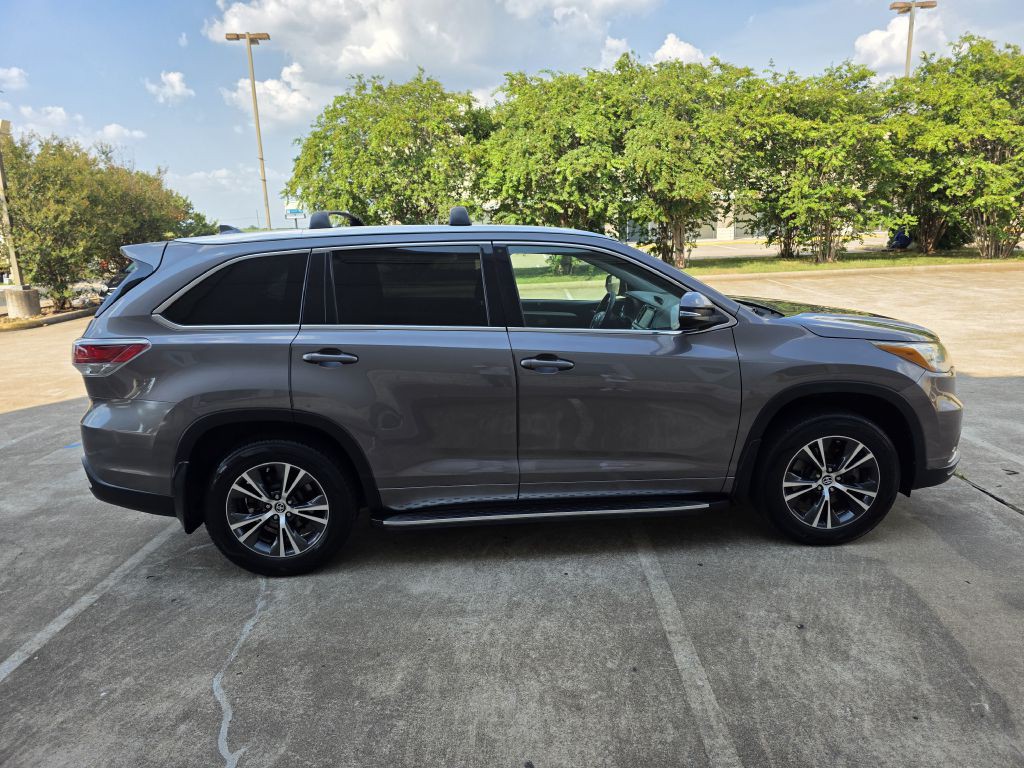 2016 Toyota Highlander Image 8