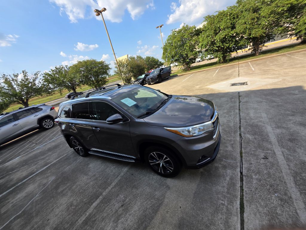 2016 Toyota Highlander Image 9