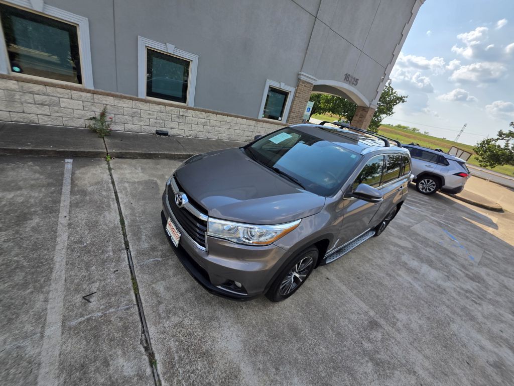 2016 Toyota Highlander Image 10