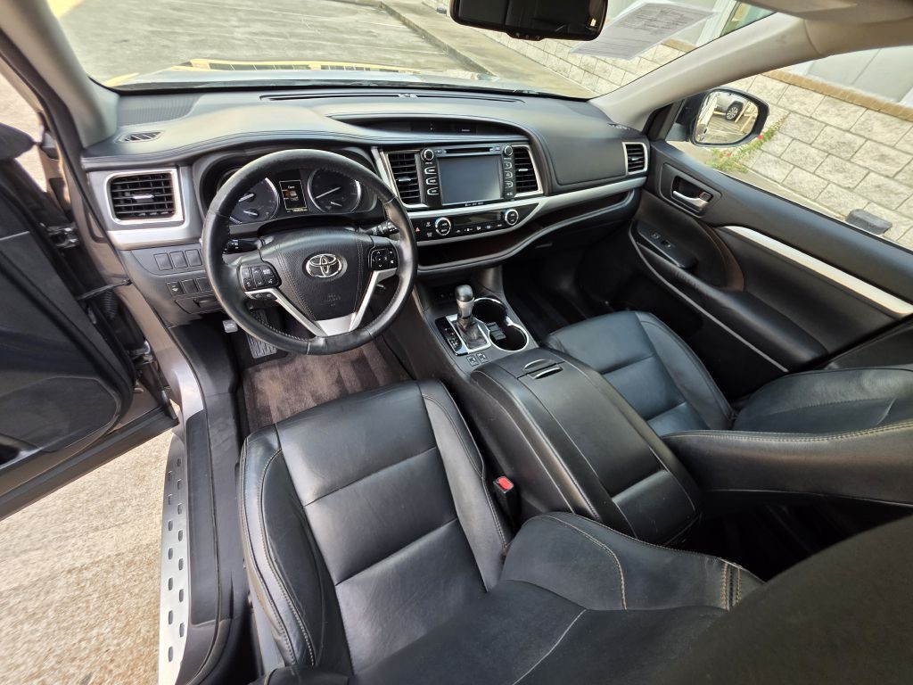 2016 Toyota Highlander Image 12