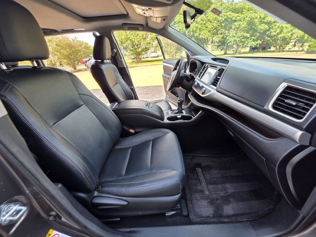 2016 Toyota Highlander Image 14