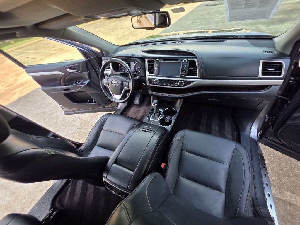2016 Toyota Highlander Image 15