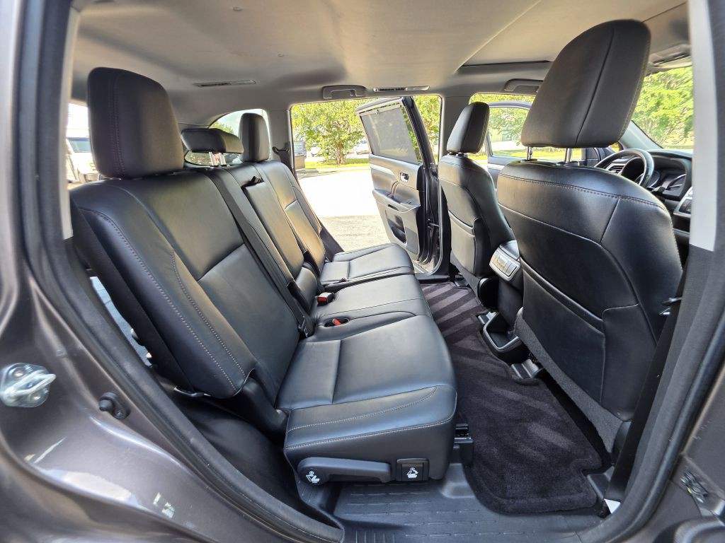 2016 Toyota Highlander Image 16
