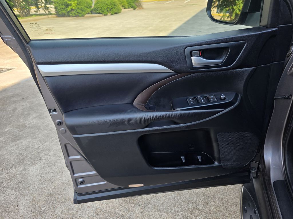2016 Toyota Highlander Image 22