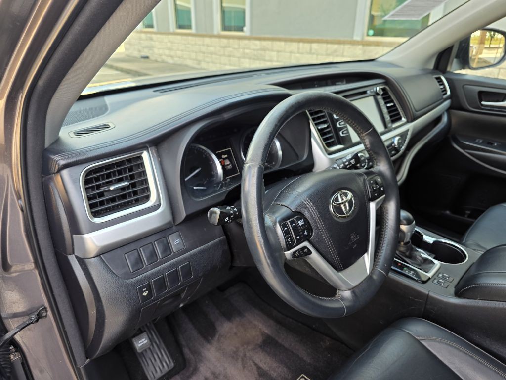 2016 Toyota Highlander Image 23