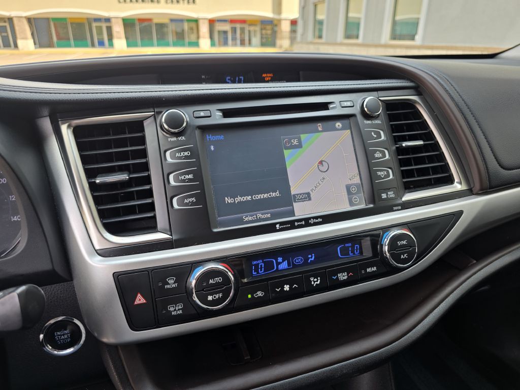 2016 Toyota Highlander Image 25