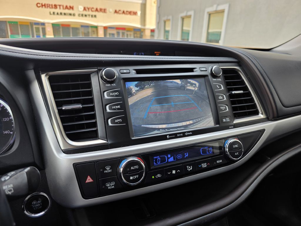 2016 Toyota Highlander Image 27