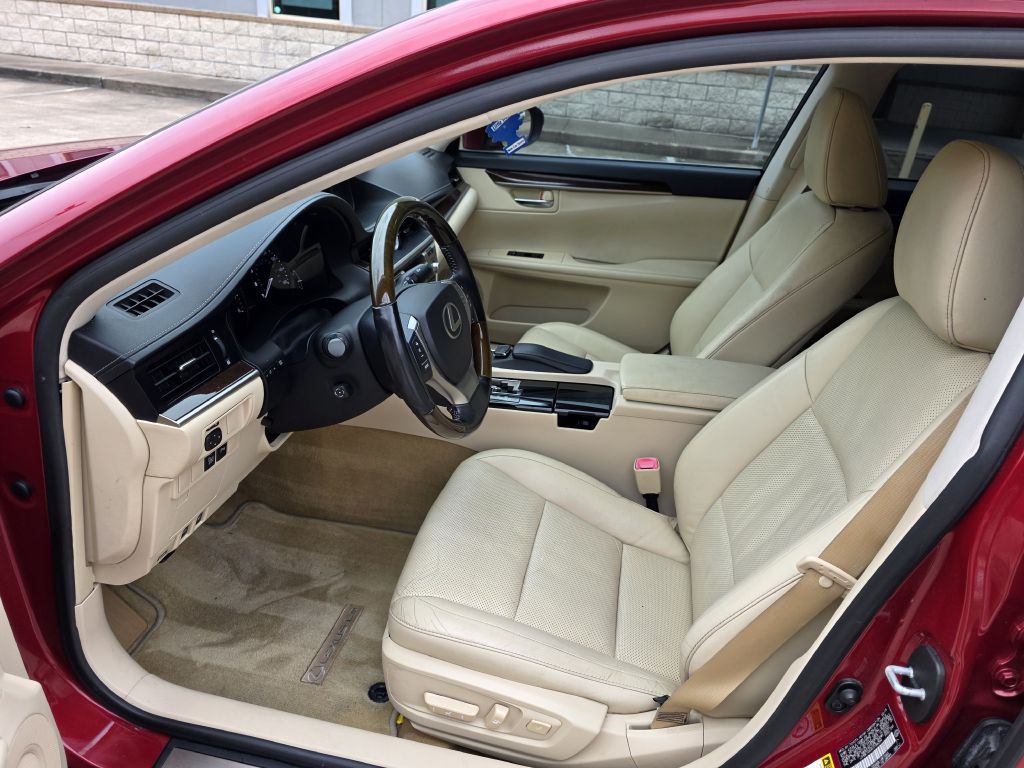 2015 Lexus ES Image 12