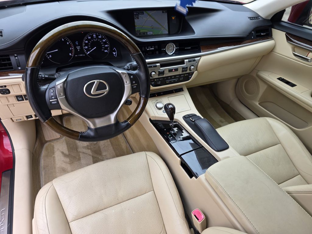 2015 Lexus ES Image 13