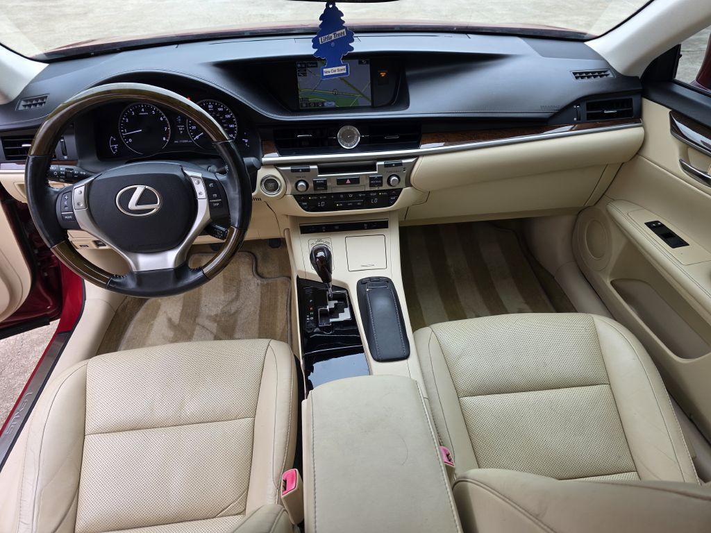 2015 Lexus ES Image 14