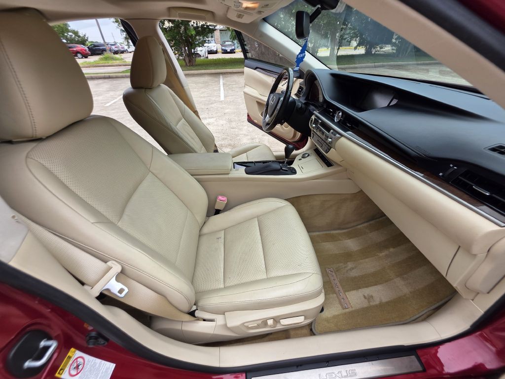 2015 Lexus ES Image 15