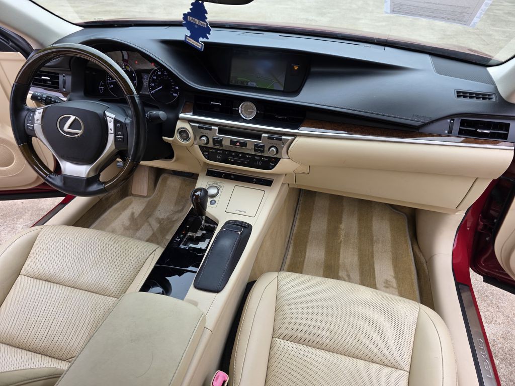 2015 Lexus ES Image 16