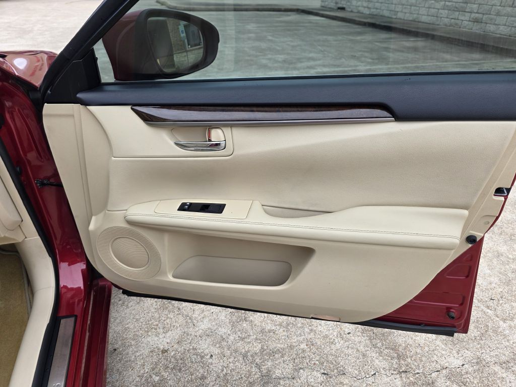 2015 Lexus ES Image 20