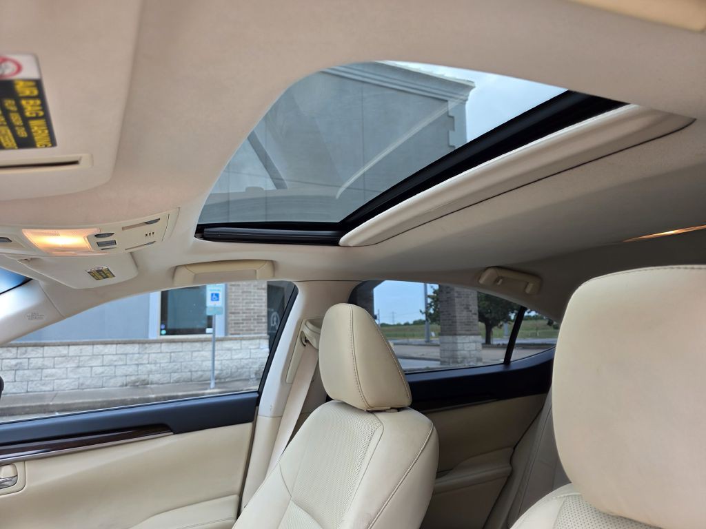 2015 Lexus ES Image 23