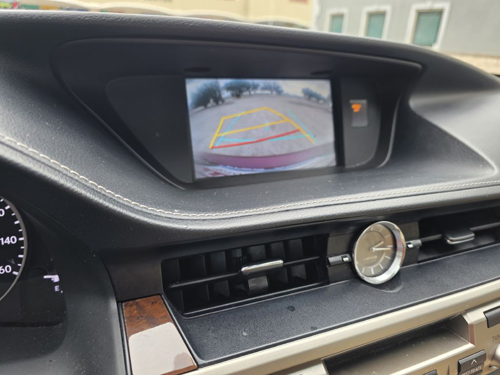 2015 Lexus ES Image 26
