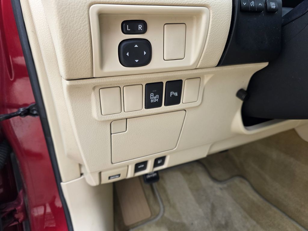 2015 Lexus ES Image 28