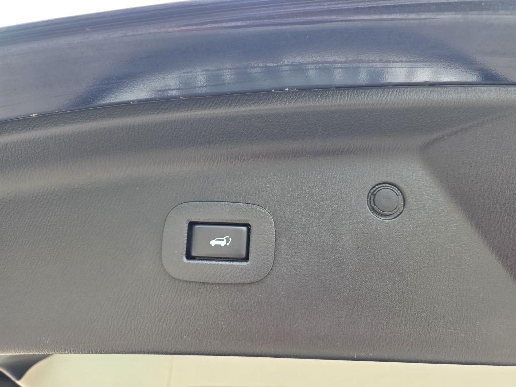 2017 INFINITI QX80 Image 22