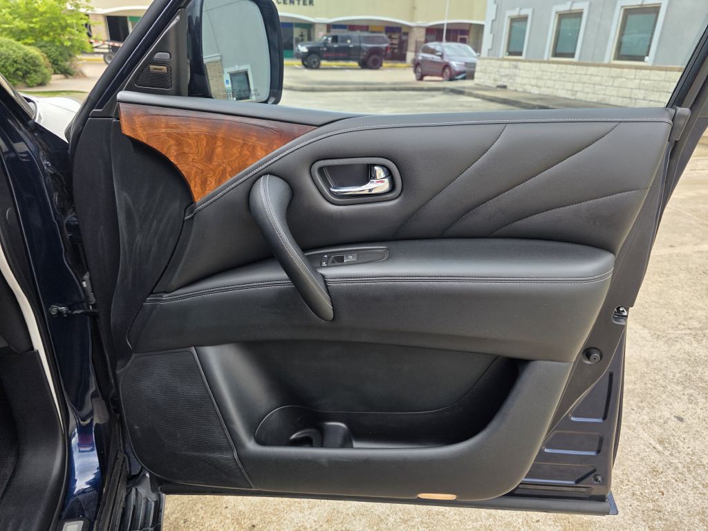 2017 INFINITI QX80 Image 23