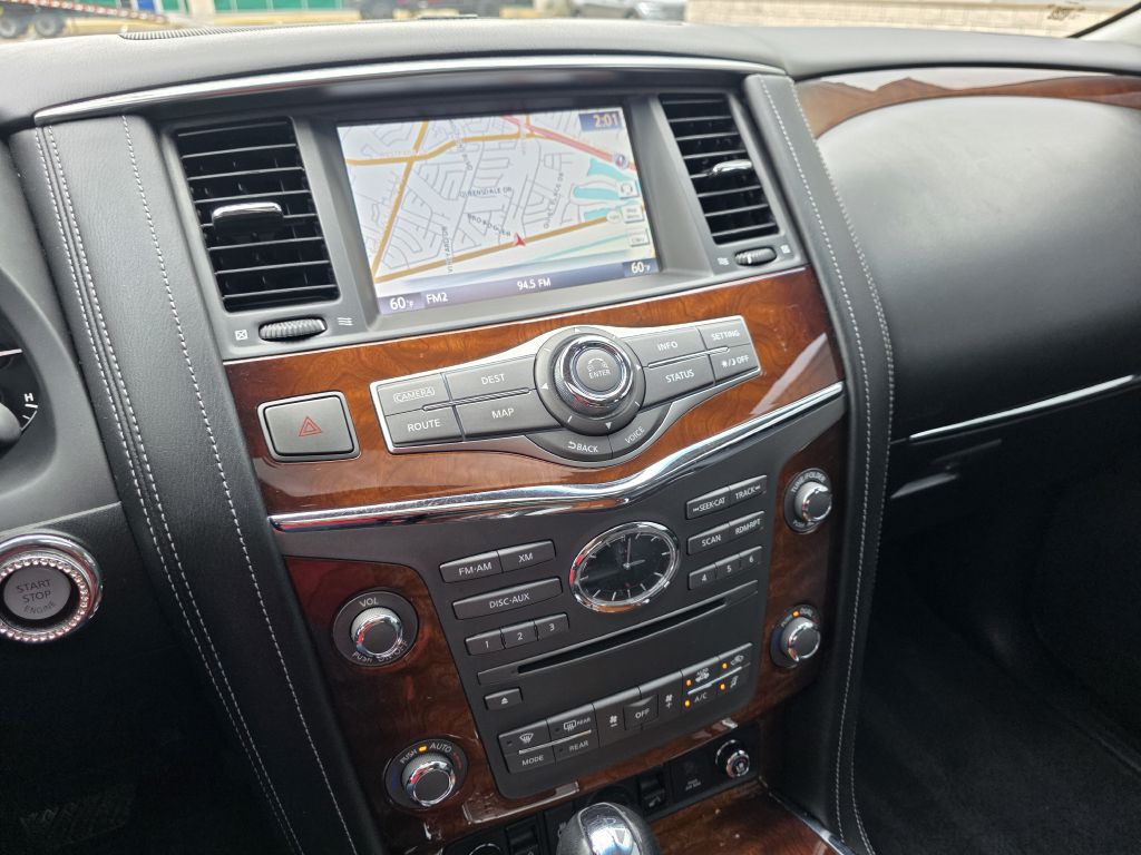 2017 INFINITI QX80 Image 28