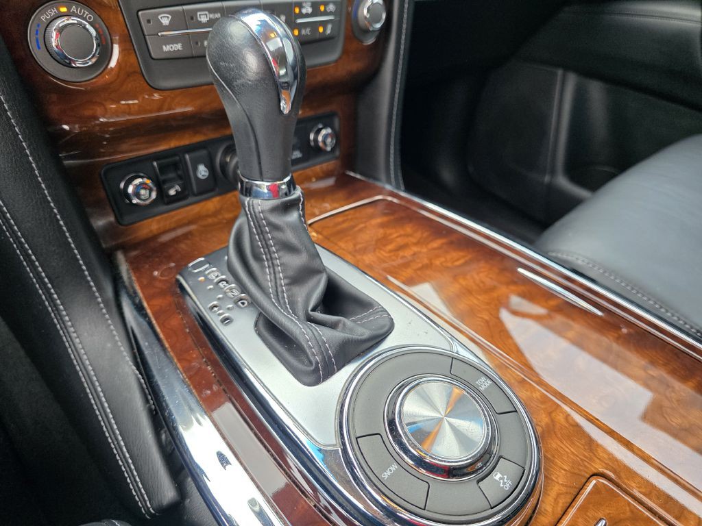 2017 INFINITI QX80 Image 30