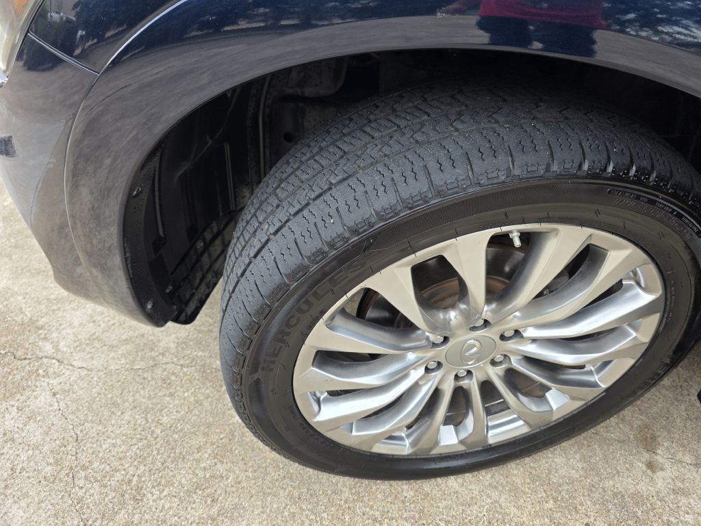 2017 INFINITI QX80 Image 32