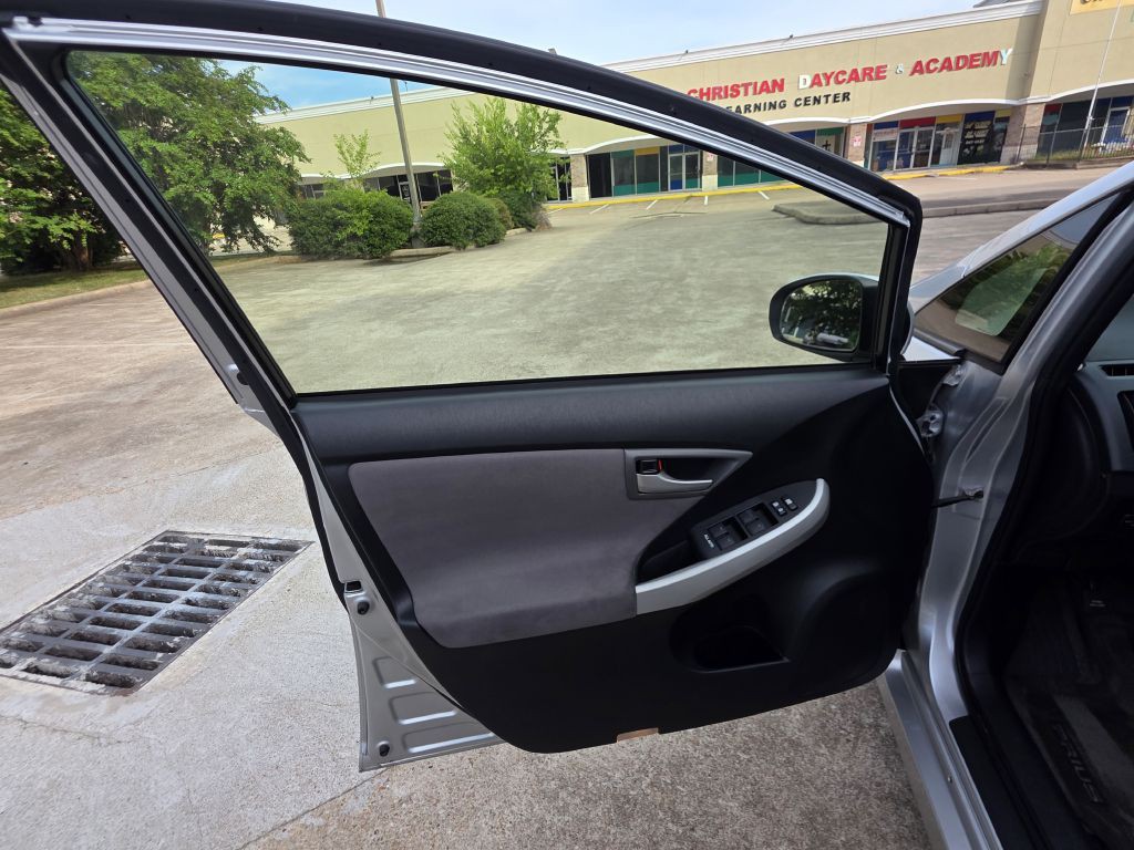 2013 Toyota Prius Image 11