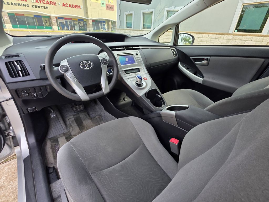 2013 Toyota Prius Image 13