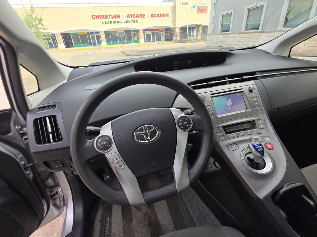2013 Toyota Prius Image 15