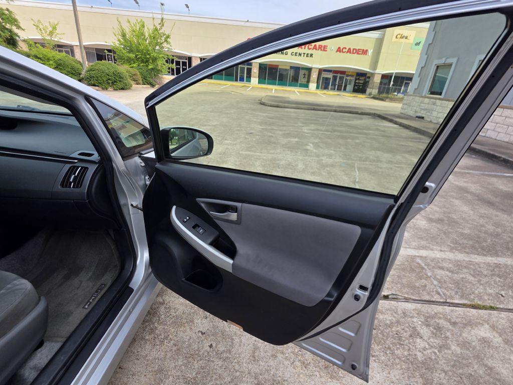 2013 Toyota Prius Image 16