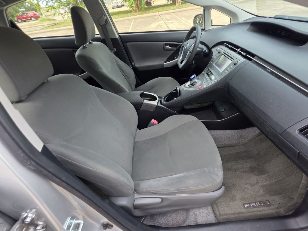 2013 Toyota Prius Image 17