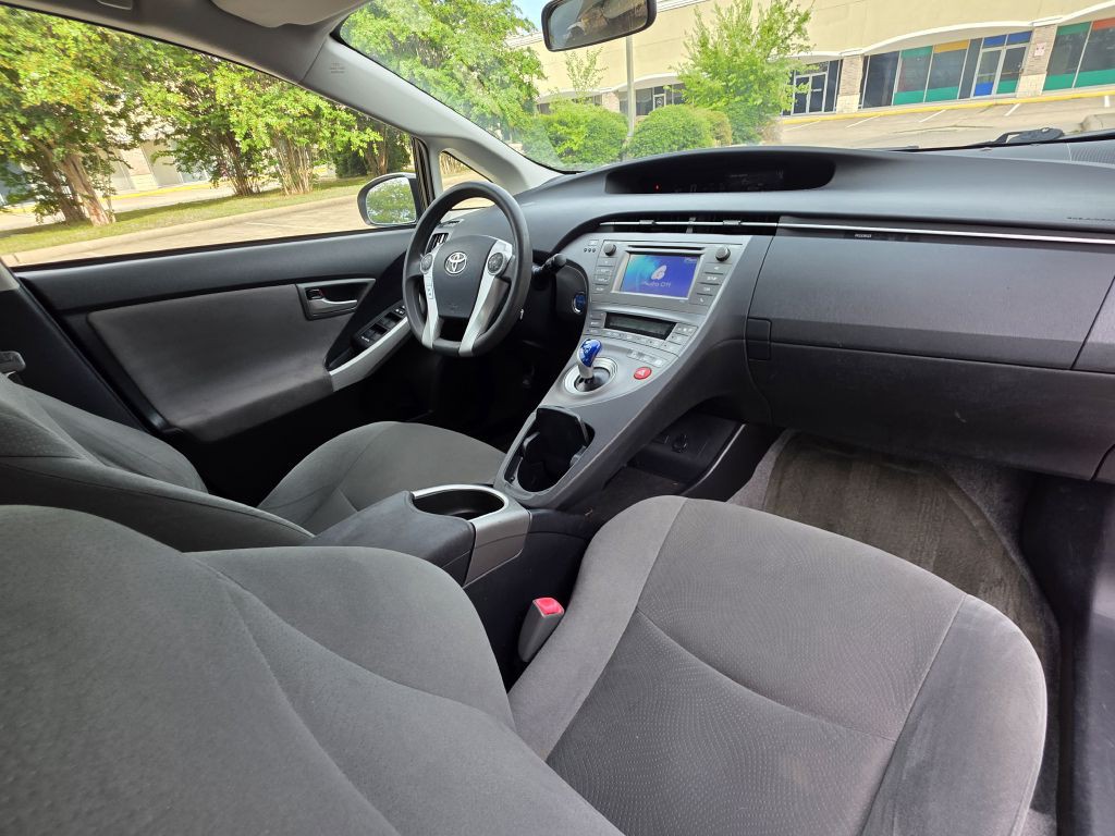 2013 Toyota Prius Image 18