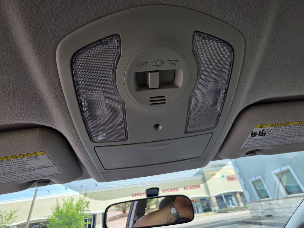 2013 Toyota Prius Image 24