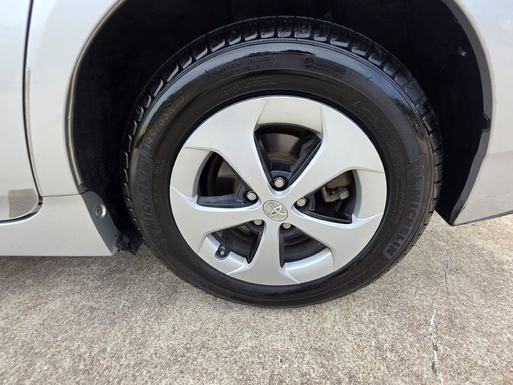 2013 Toyota Prius Image 27