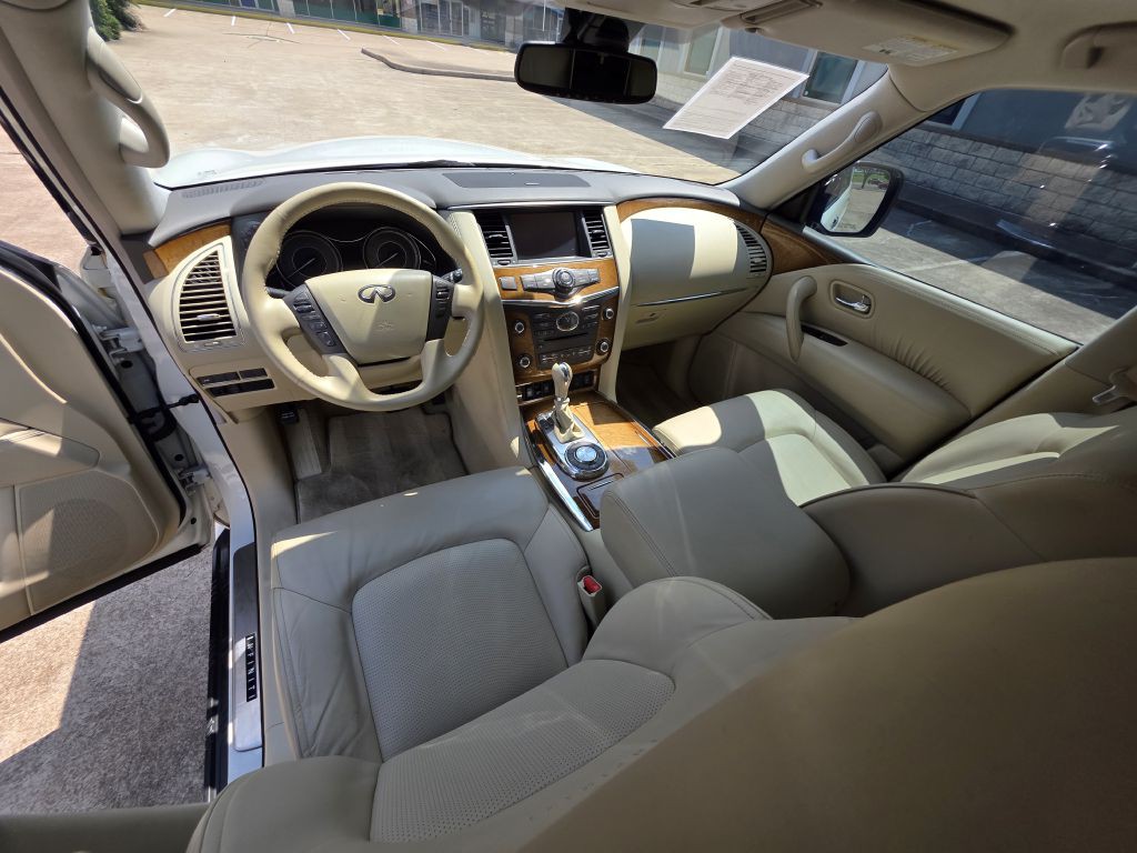 2014 INFINITI QX80 Image 11