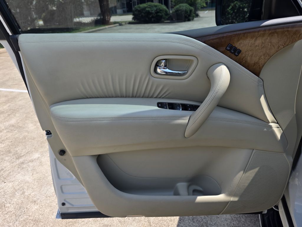 2014 INFINITI QX80 Image 21