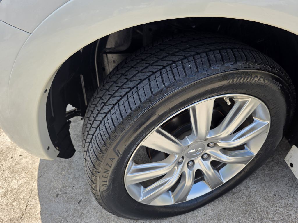 2014 INFINITI QX80 Image 30