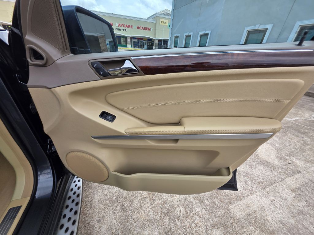 2011 Mercedes-Benz M-Class Image 21