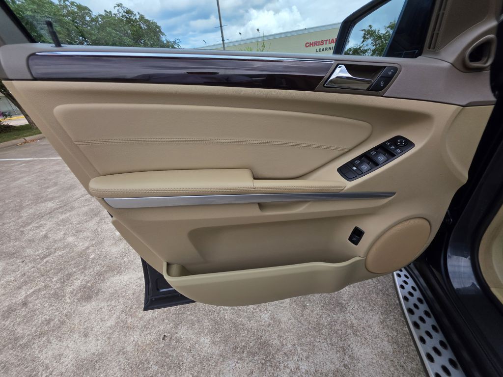 2011 Mercedes-Benz M-Class Image 22