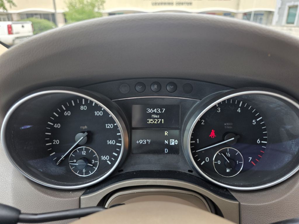 2011 Mercedes-Benz M-Class Image 24