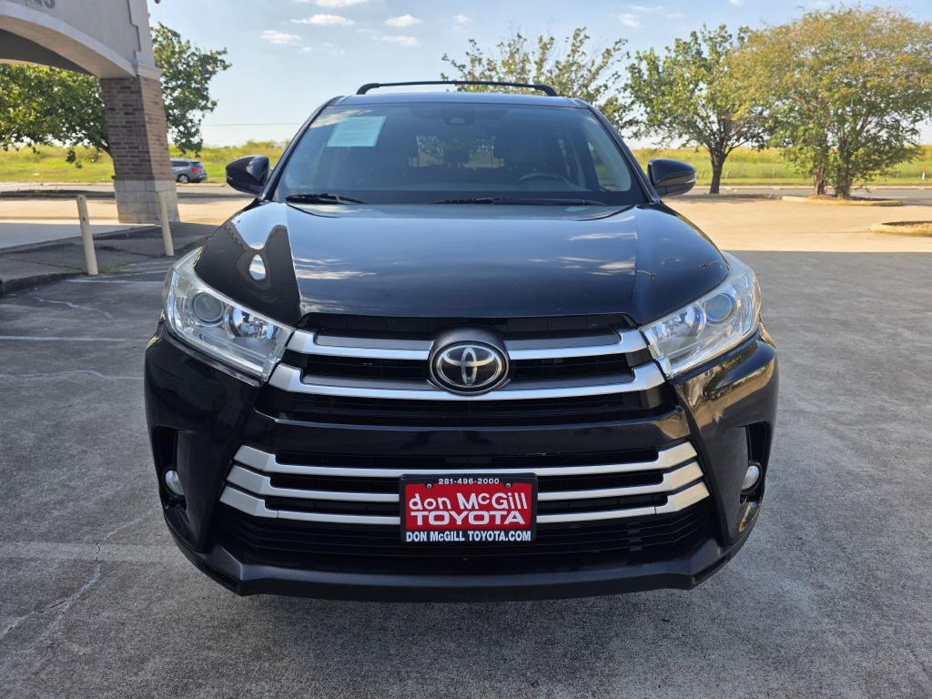 2017 Toyota Highlander Image 2