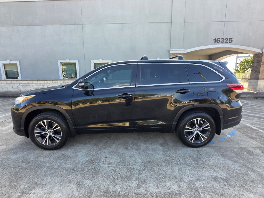 2017 Toyota Highlander Image 4