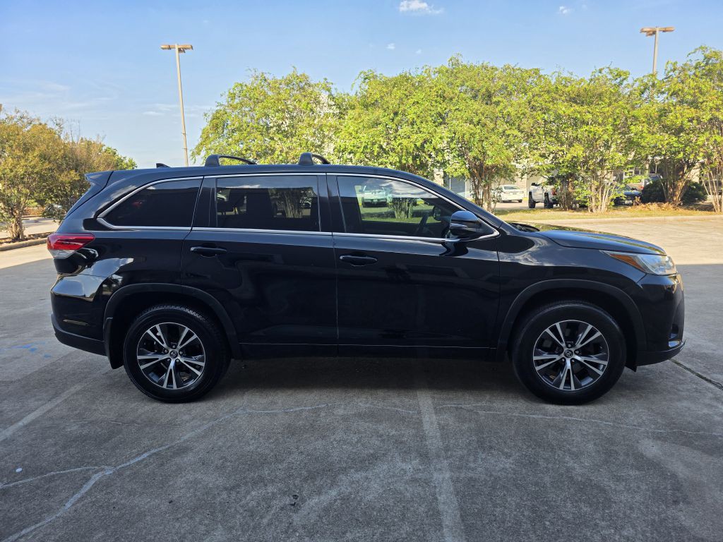 2017 Toyota Highlander Image 8