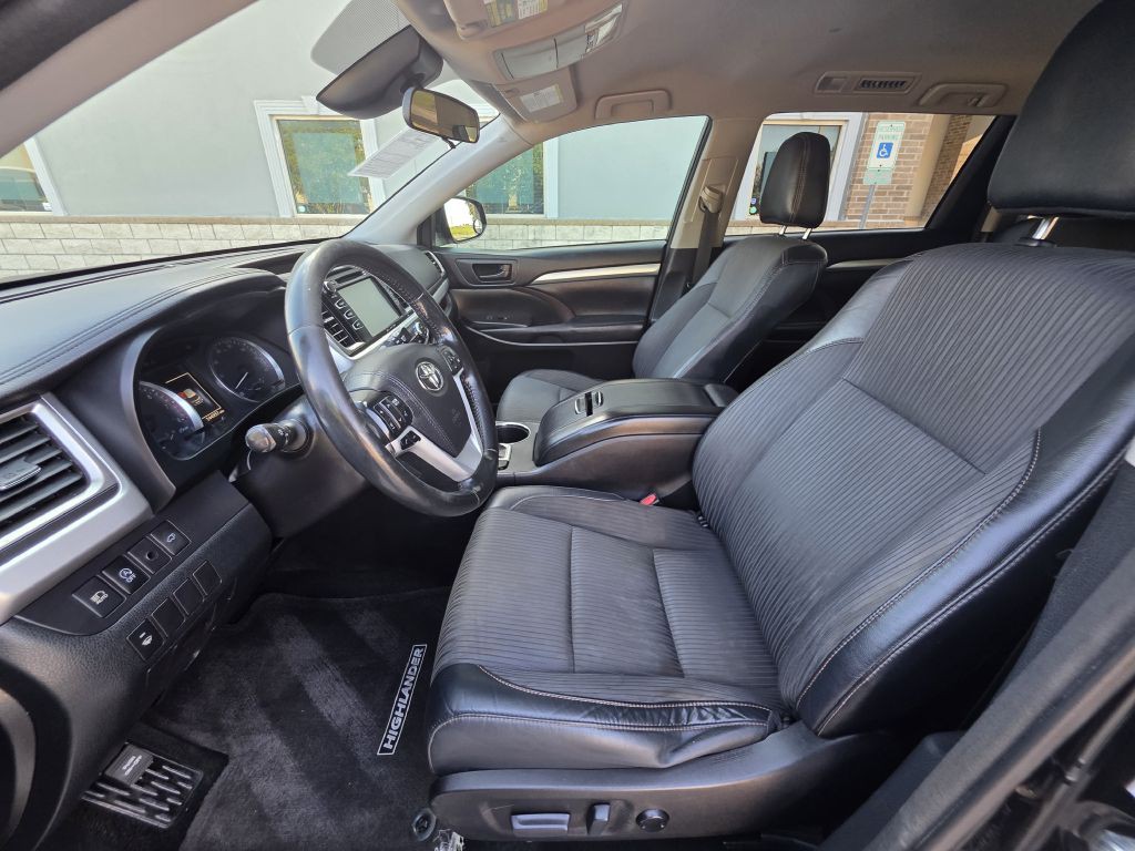 2017 Toyota Highlander Image 11