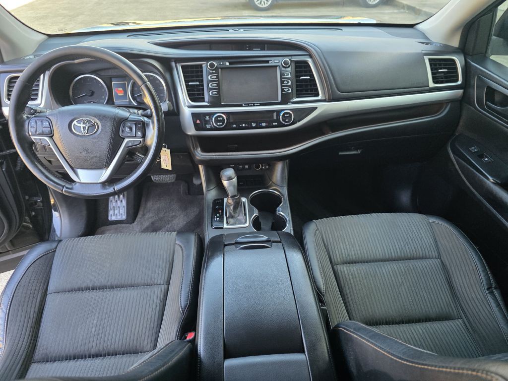 2017 Toyota Highlander Image 13