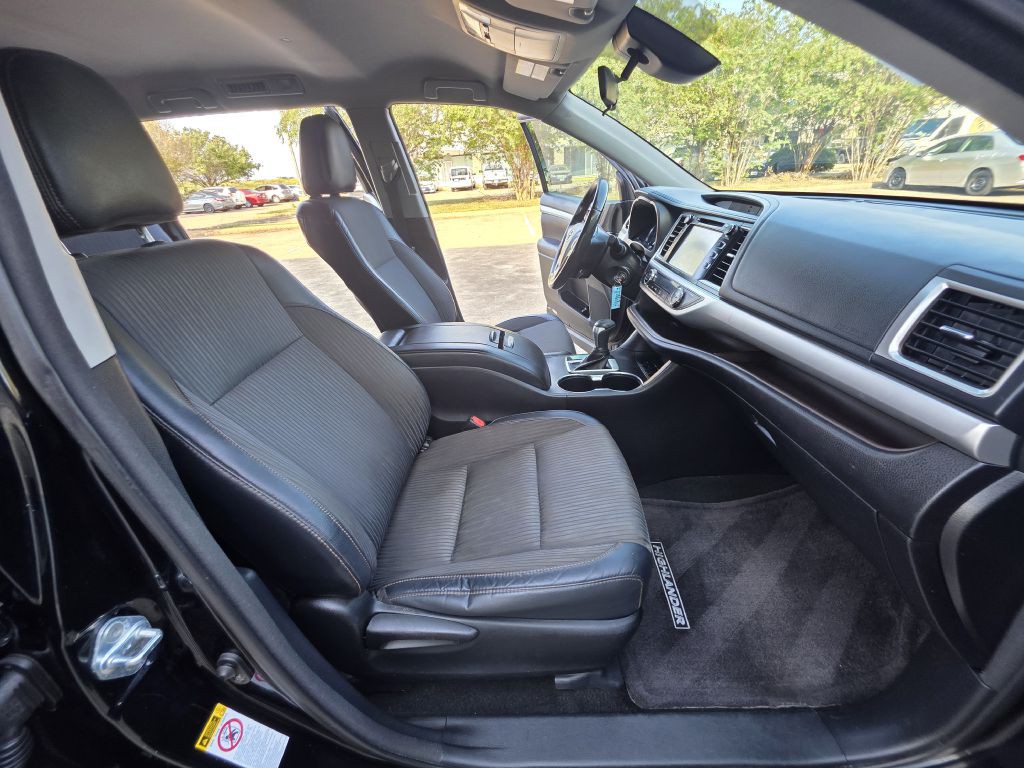 2017 Toyota Highlander Image 14