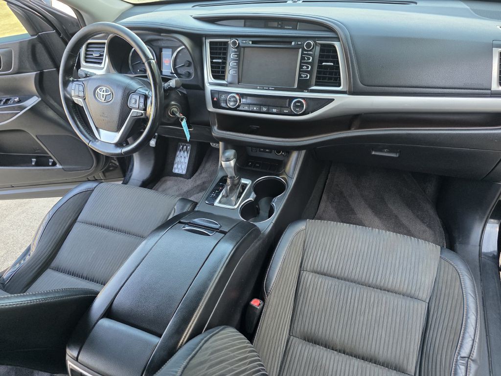 2017 Toyota Highlander Image 15