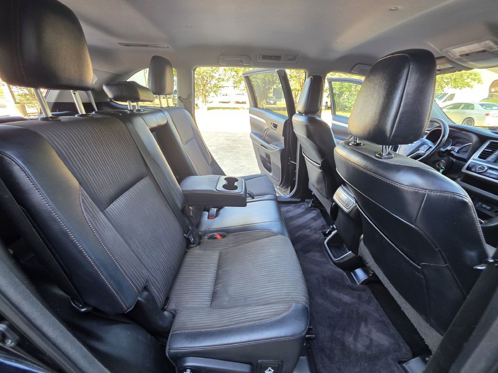 2017 Toyota Highlander Image 16