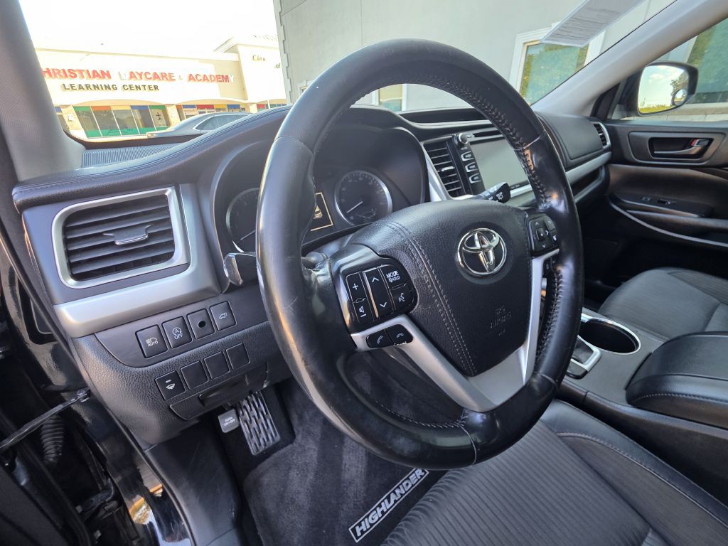 2017 Toyota Highlander Image 23