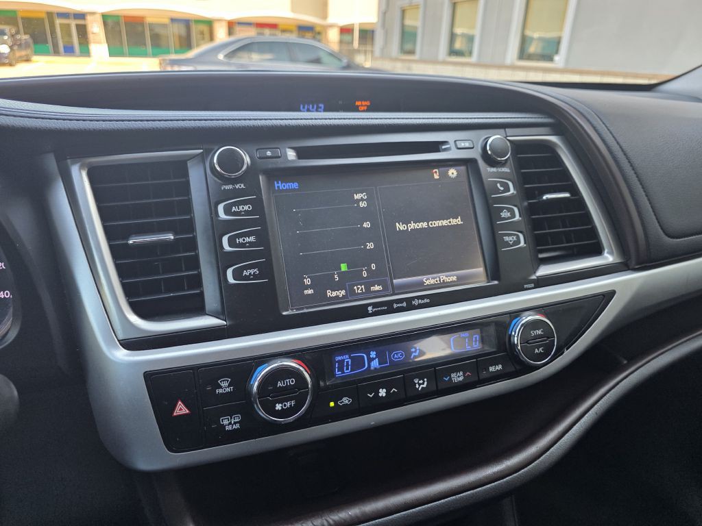 2017 Toyota Highlander Image 25